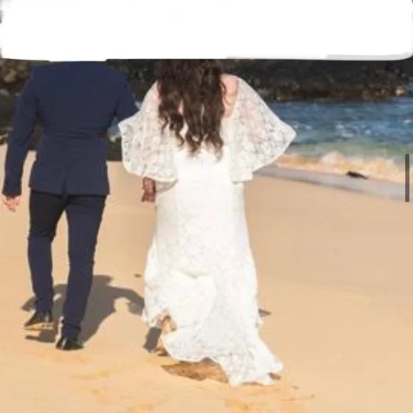 Torrid Women’s Plus Size Ivory Lace Capelet Wedding Dress Size 16 - Picture 8 of 12